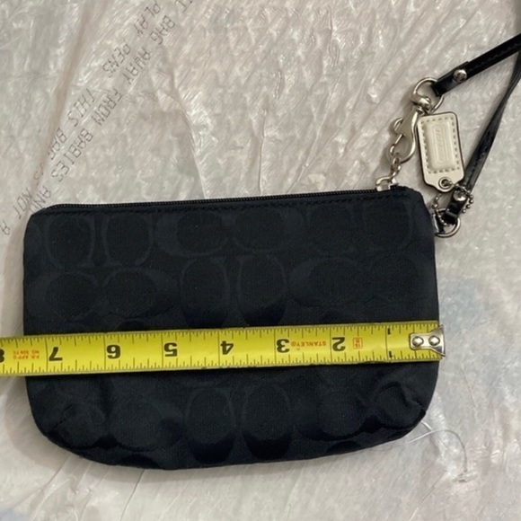 COACH turnlock canvas  wristlet - Picture 3 of 6